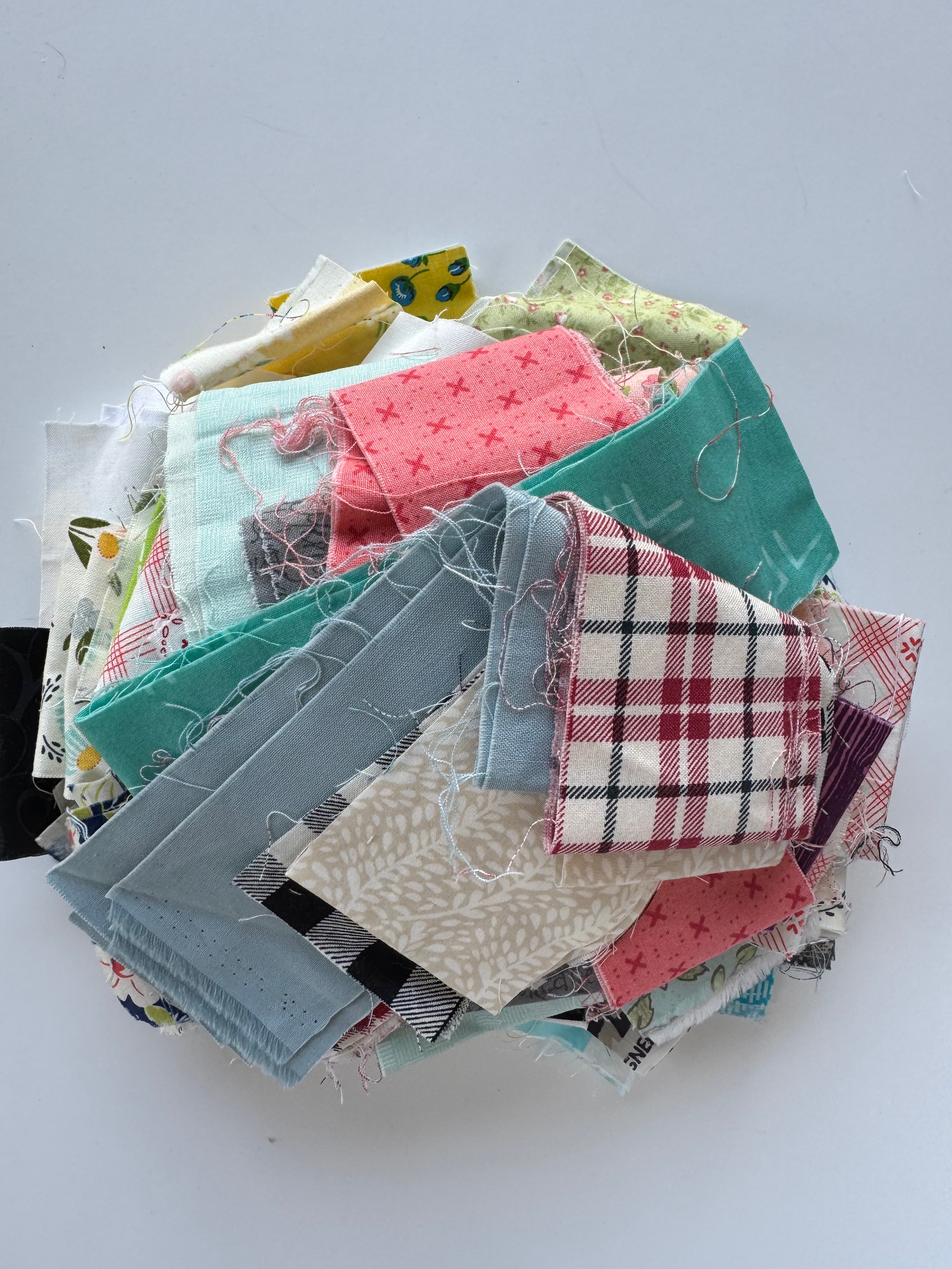 Precut 2.5" Strips Scrap Bag- 1lb of Jelly Roll-Style Designer Fabric