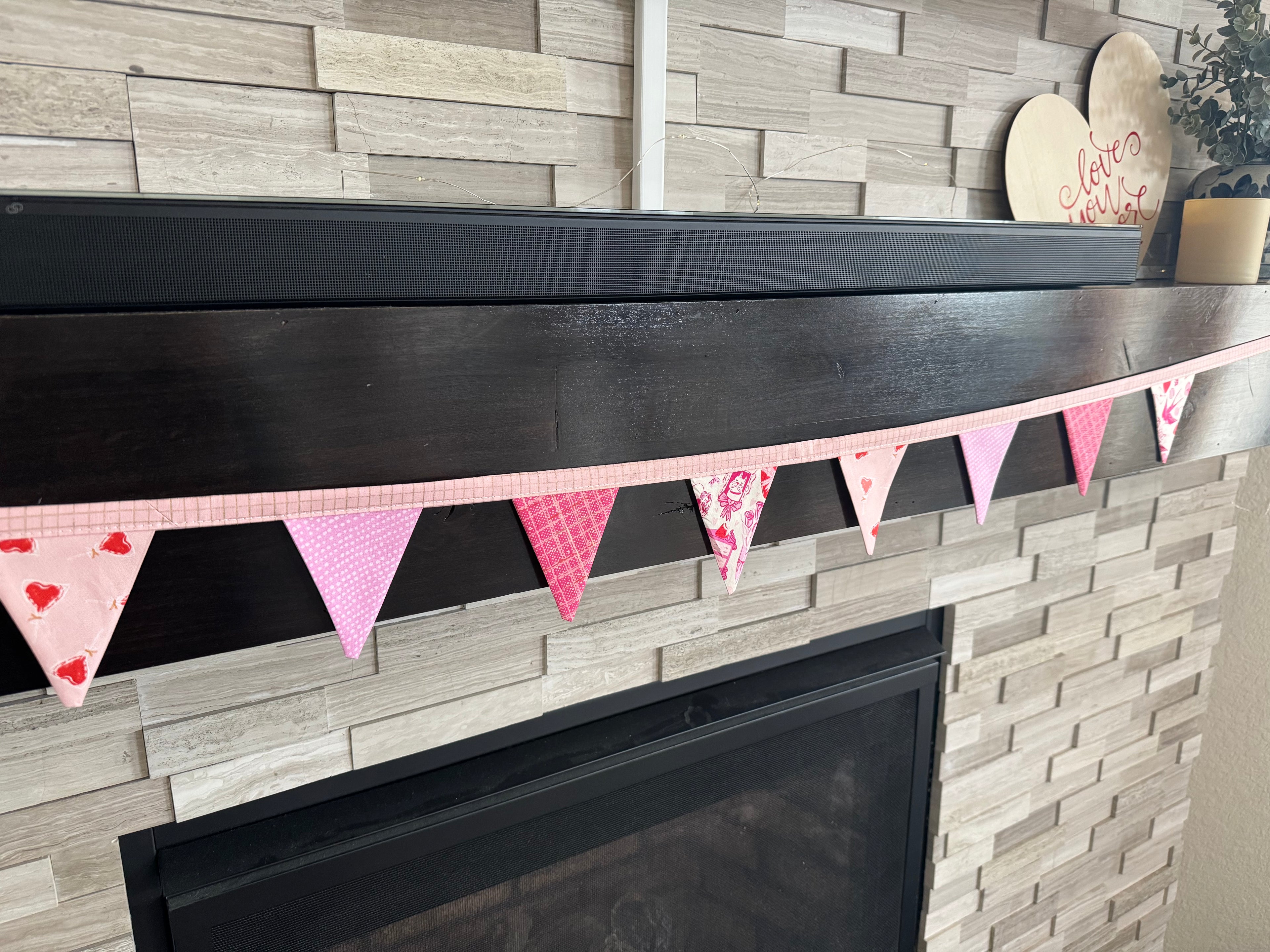 Valentine Small 8 Bunting