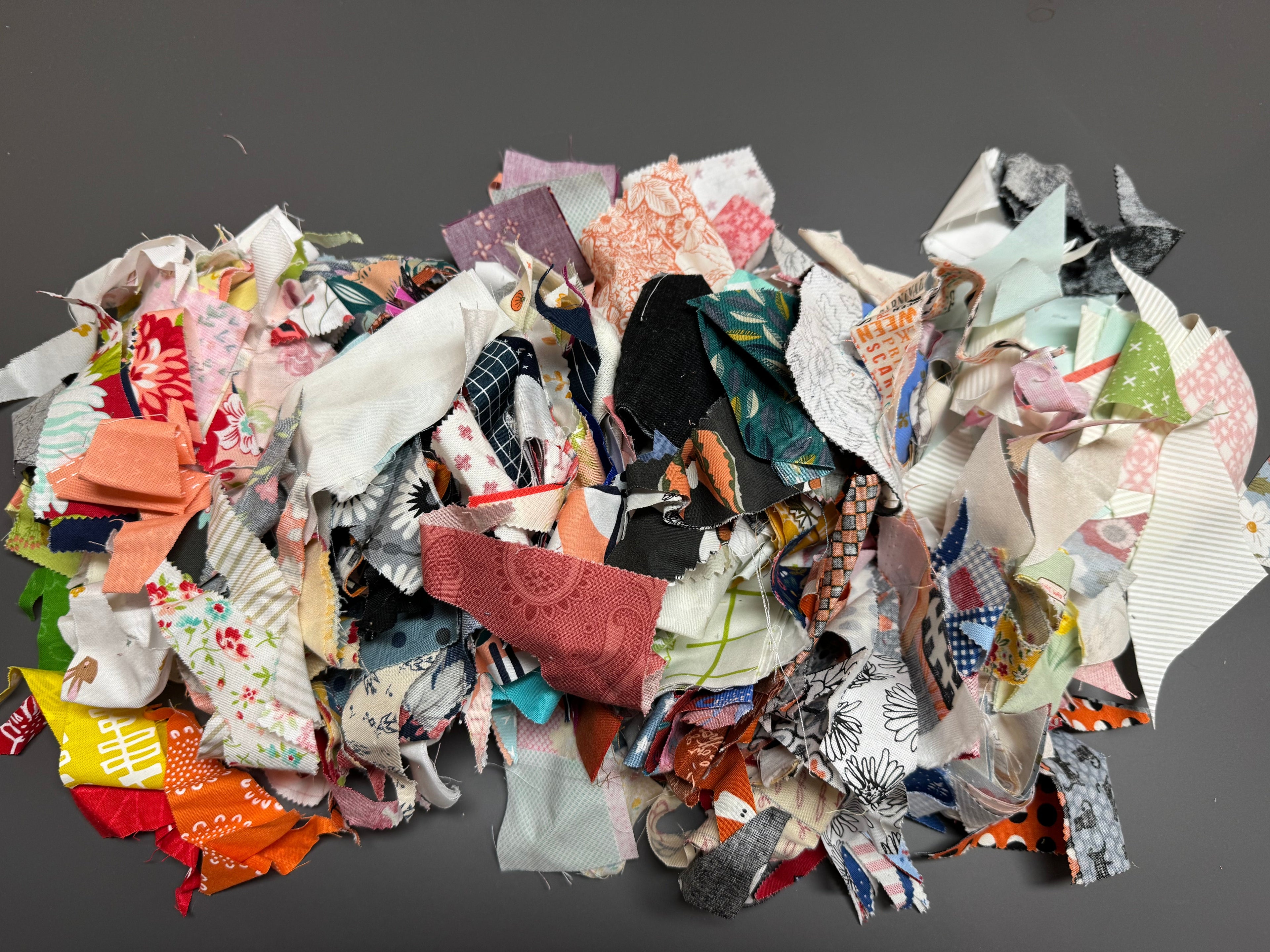 Tiny Bits Scrap Bag - 1lb 3oz (Mixed Designer Cotton)