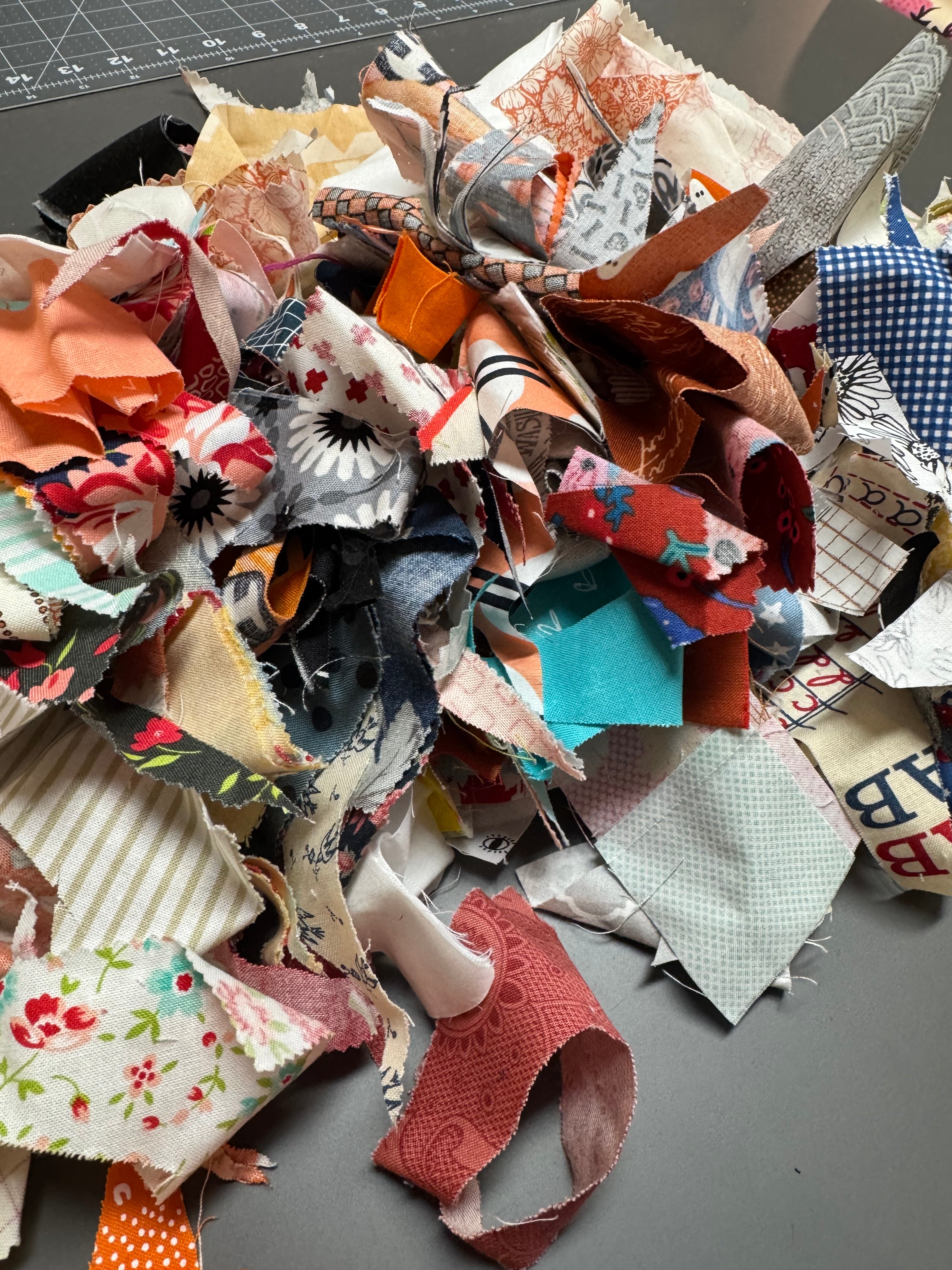 Tiny Bits Scrap Bag - 1lb 3oz (Mixed Designer Cotton)