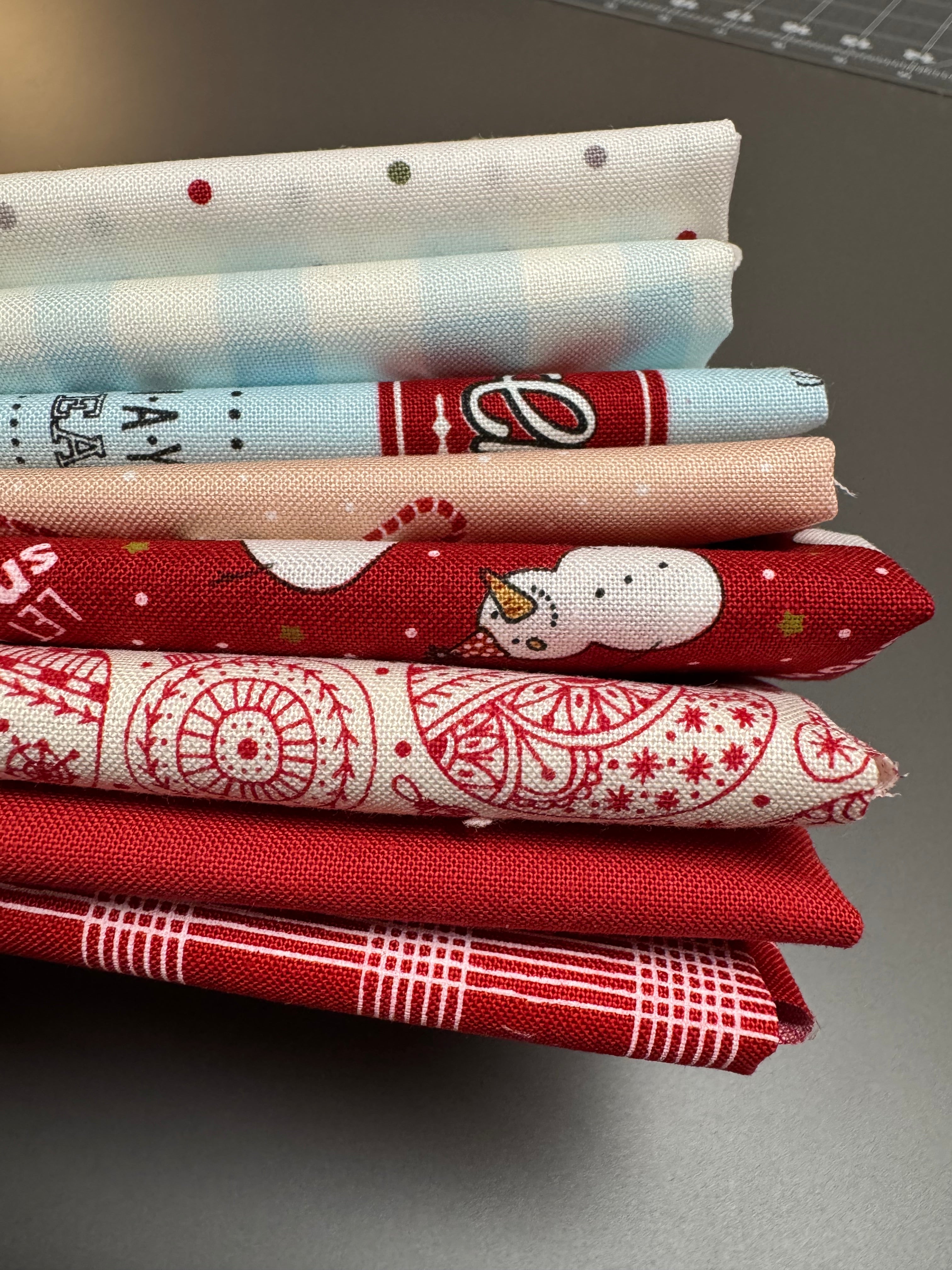 Sweetwater Mixed Christmas Fat Quarter Bundle- 7 FQs (Moda)