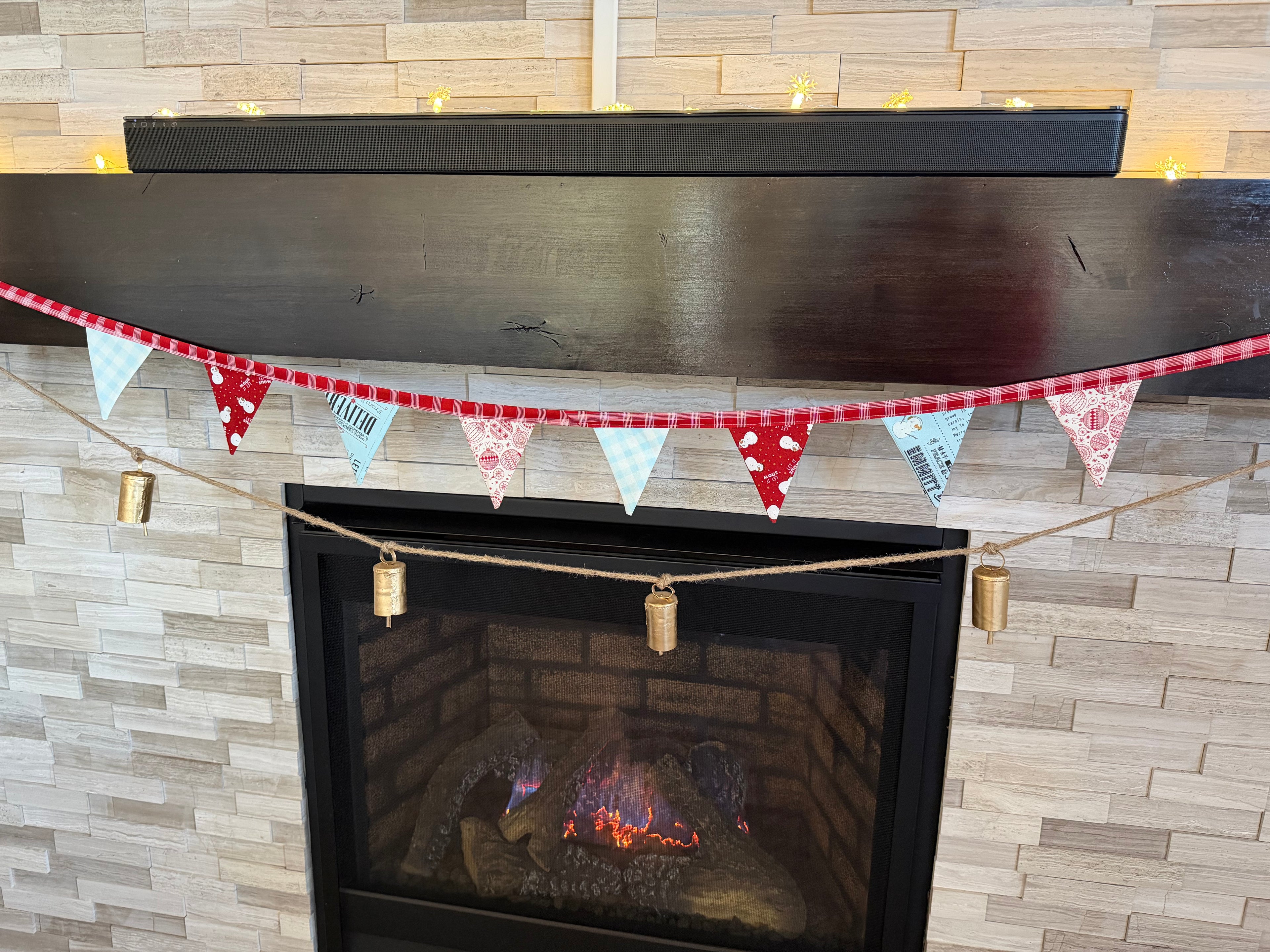 Emmitt & Ivy Bunting - Sweetwater for Moda (Red Plaid)