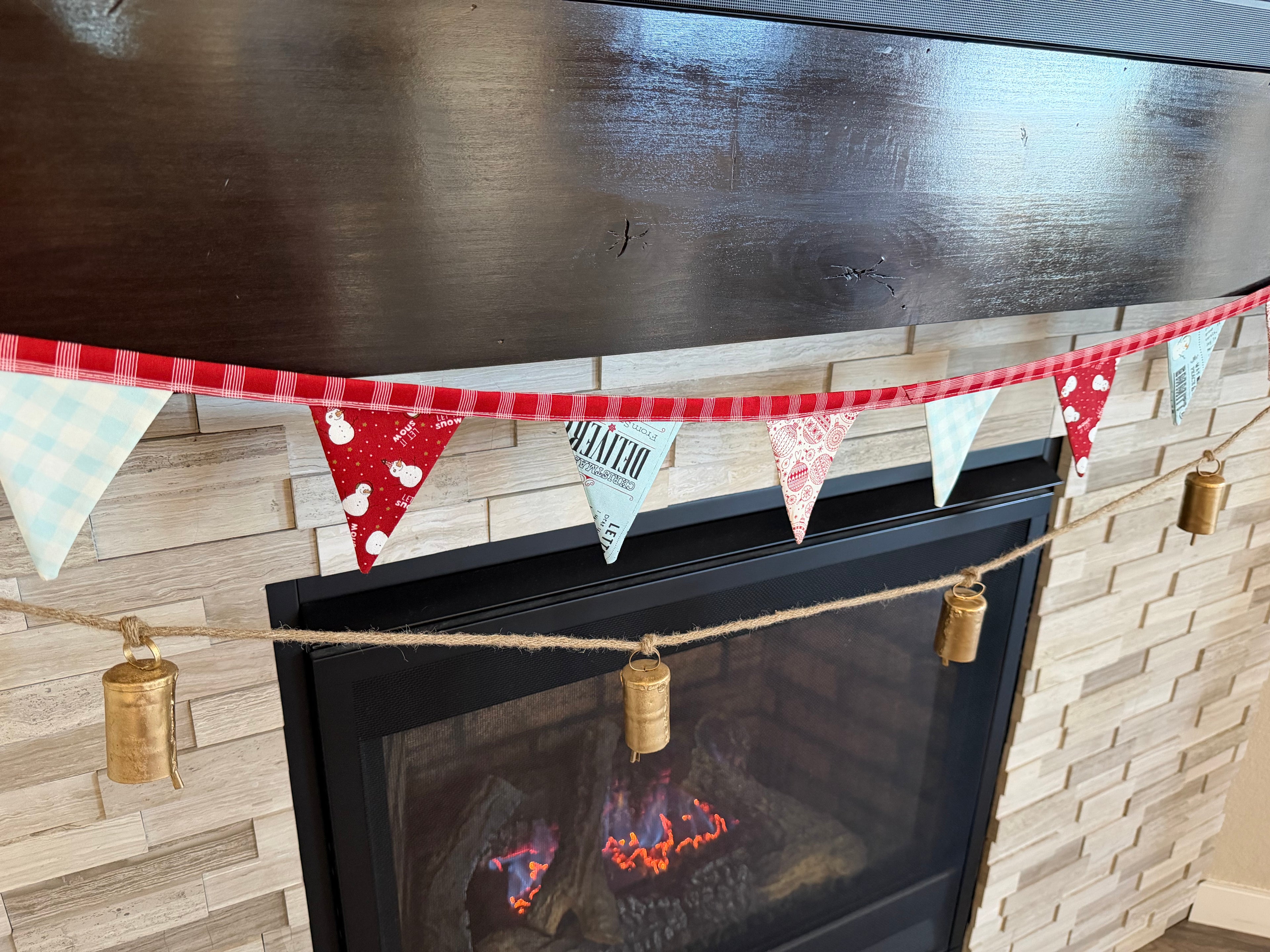 Emmitt & Ivy Bunting - Sweetwater for Moda (Red Plaid)