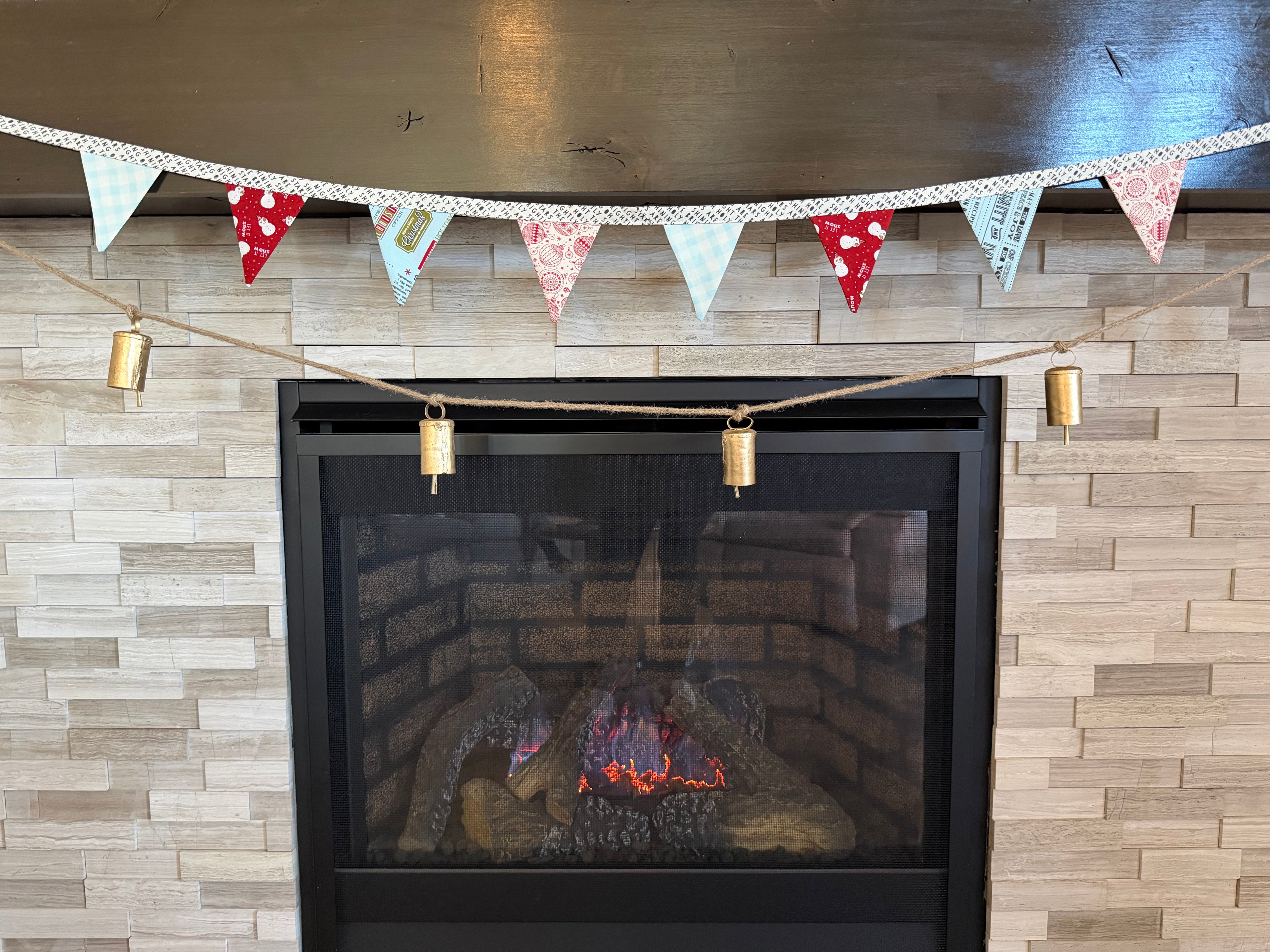 Emmitt & Ivy Bunting - Sweetwater for Moda (Word Print)