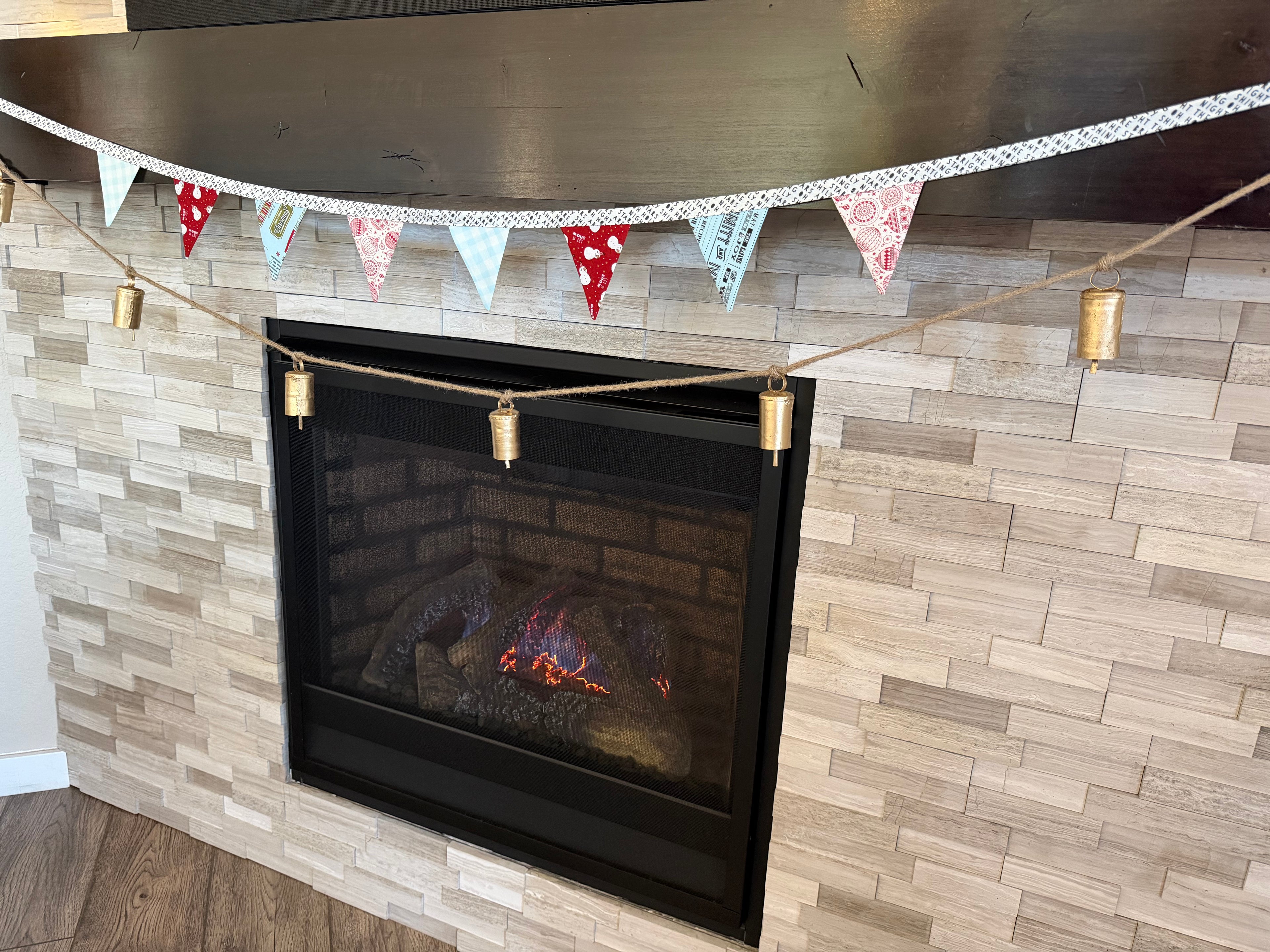 Emmitt & Ivy Bunting - Sweetwater for Moda (Word Print)