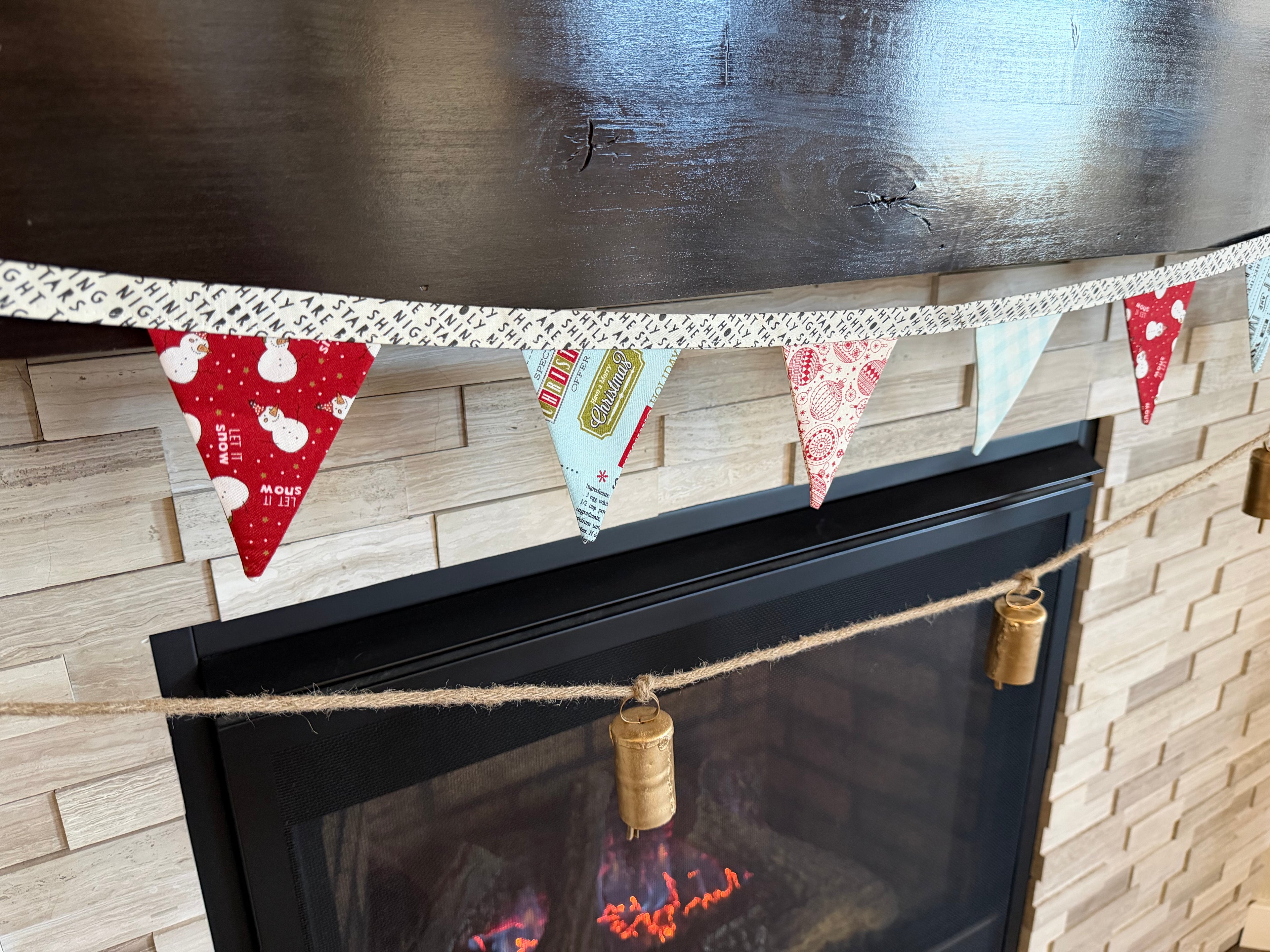 Emmitt & Ivy Bunting - Sweetwater for Moda (Word Print)