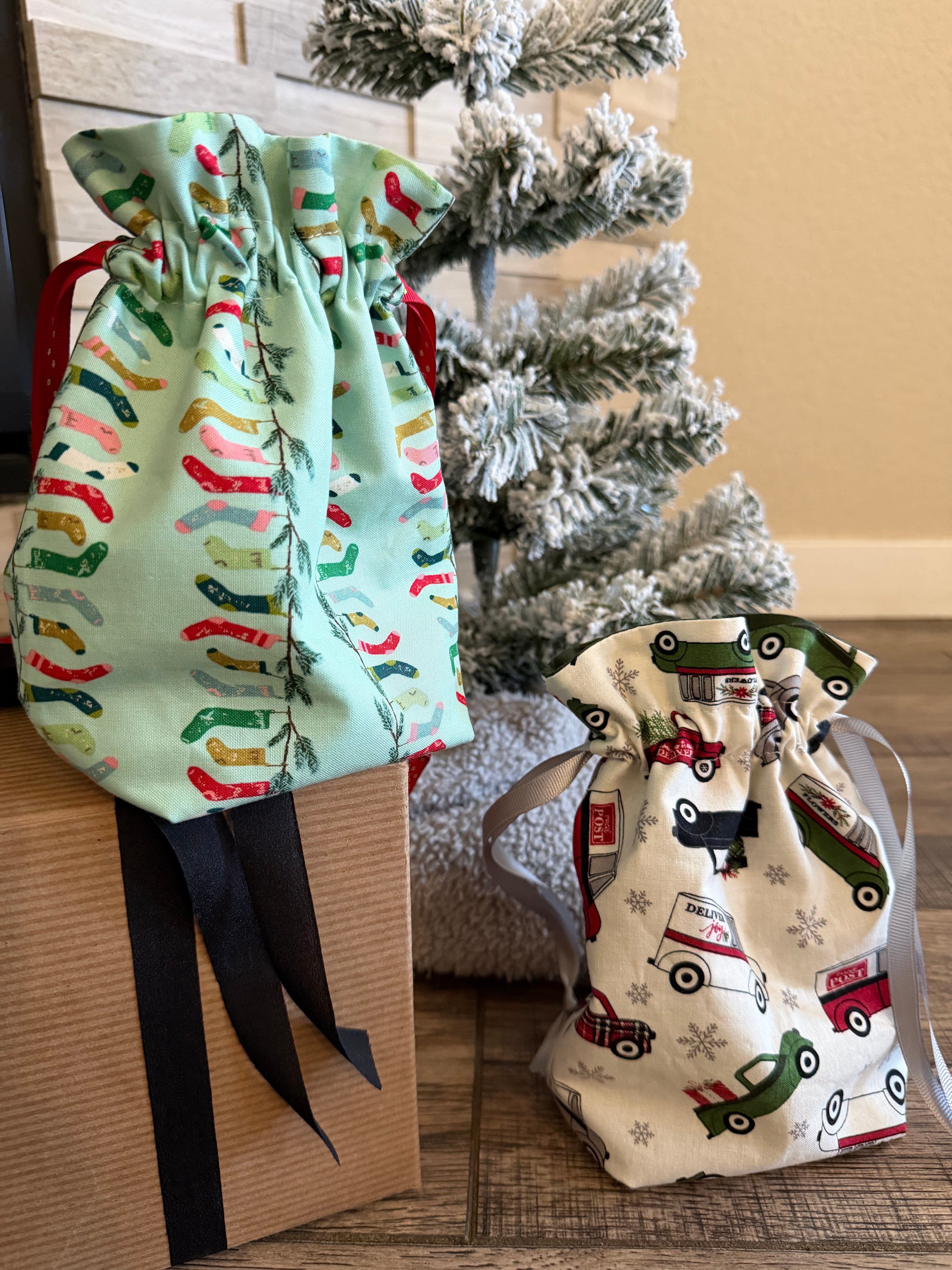 Reusable Lined Drawstring Fabric Gift Bag (Mini) – Moda & Ruby Star Society