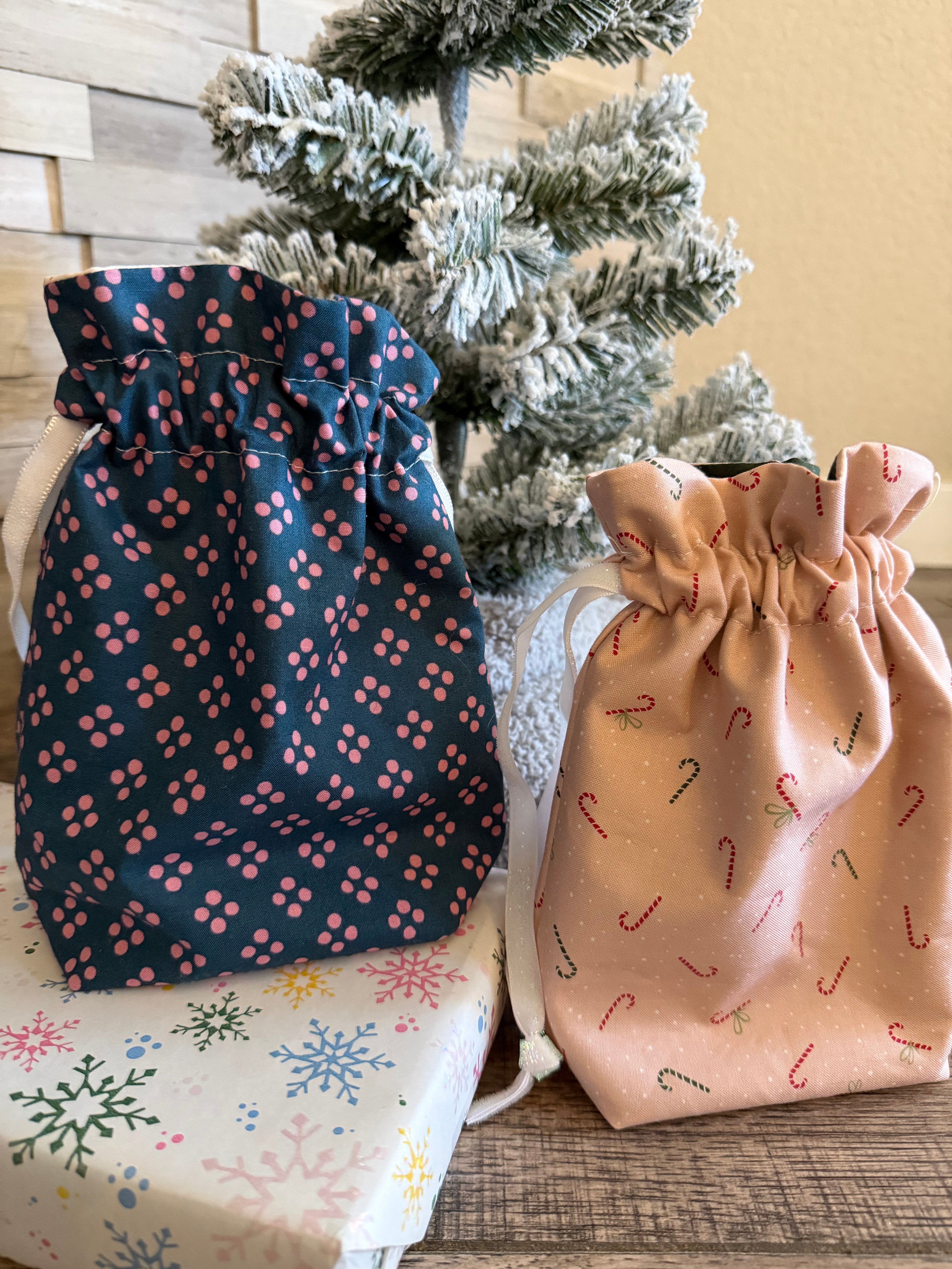 Reusable Lined Drawstring Fabric Gift Bag (Mini) – Moda & Ruby Star Society