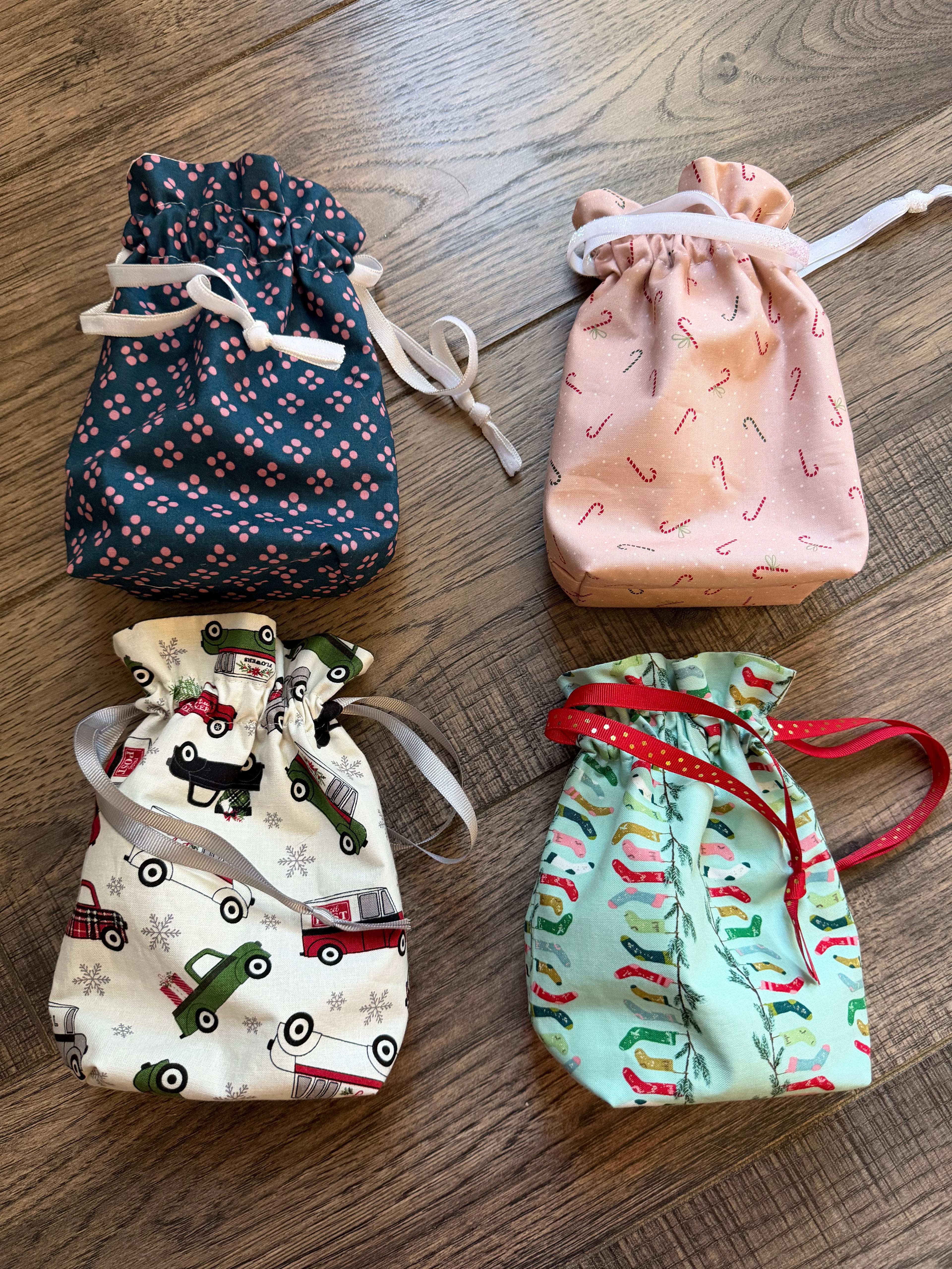 Reusable Lined Drawstring Fabric Gift Bag (Mini) – Moda & Ruby Star Society