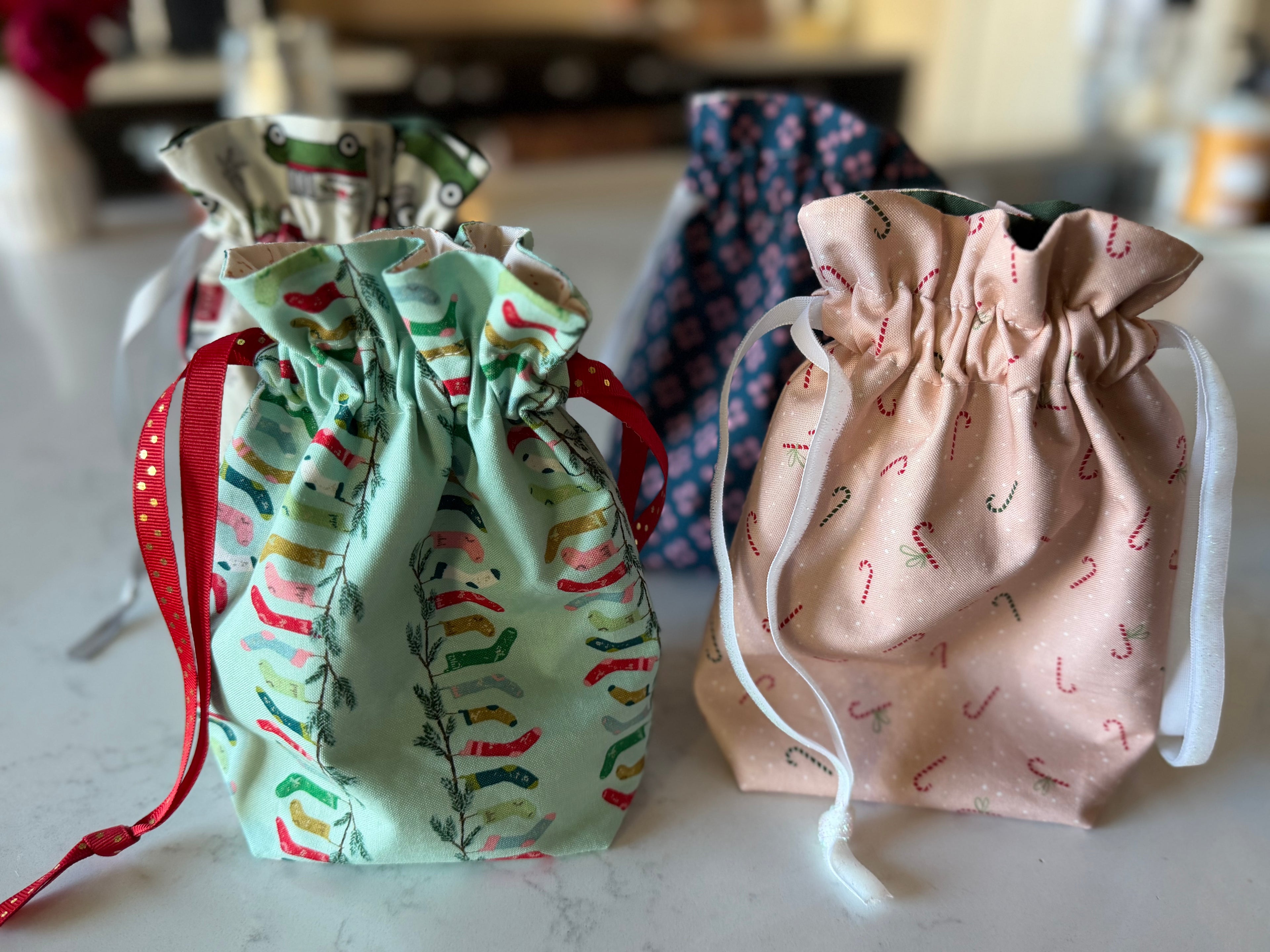 Reusable Lined Drawstring Fabric Gift Bag (Mini) – Moda & Ruby Star Society