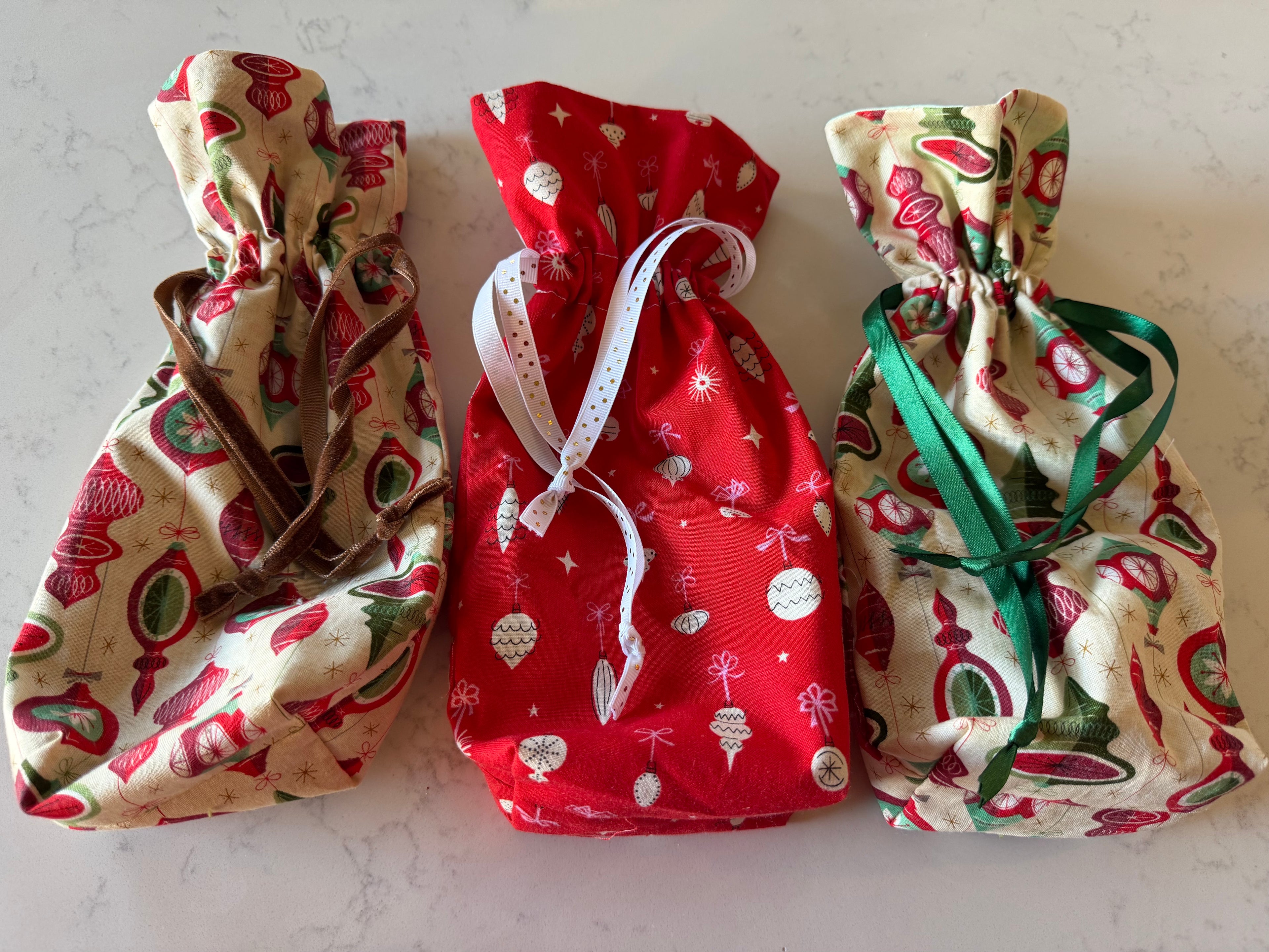 Reusable Lined Drawstring Fabric Gift Bag (Wine) – Moda & Ruby Star Society