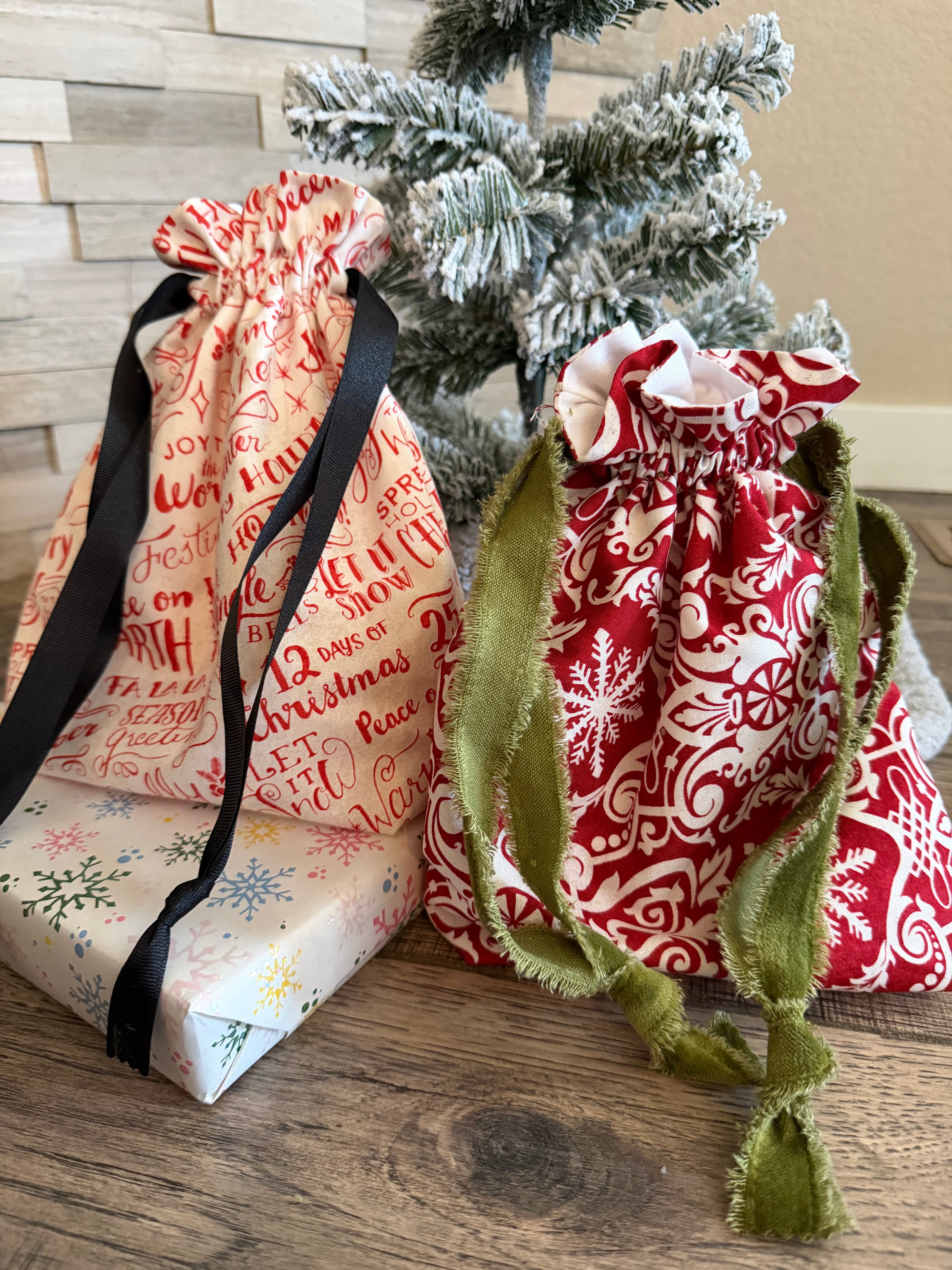 Reusable Lined Drawstring Fabric Gift Bag (Small) – Moda & Ruby Star Society