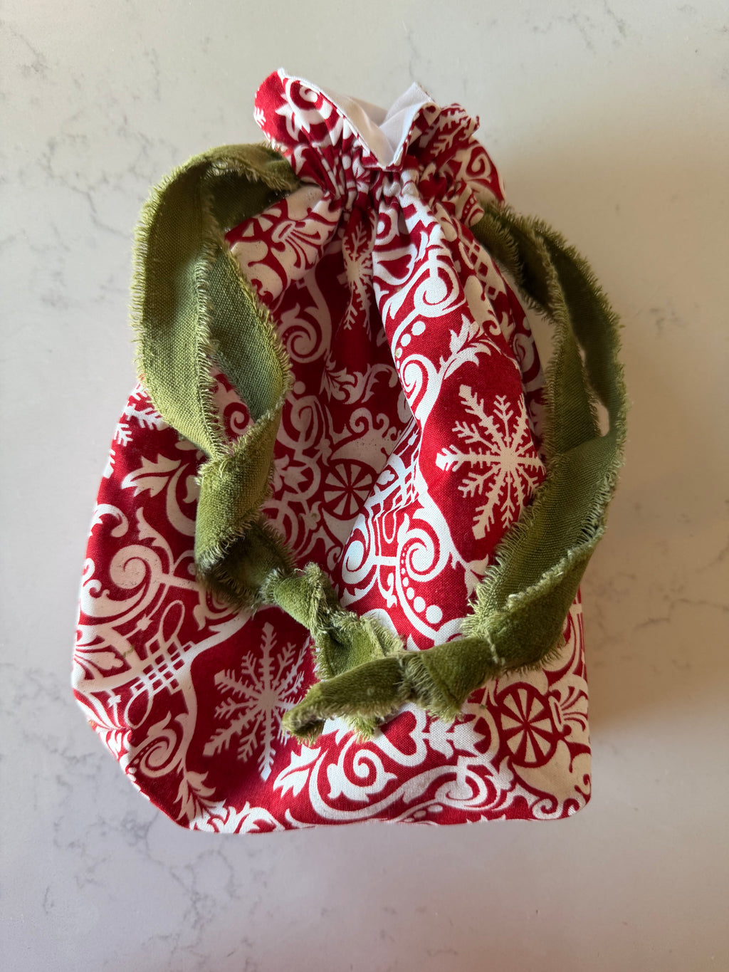Reusable Lined Drawstring Fabric Gift Bag (Small) – Moda & Ruby Star Society