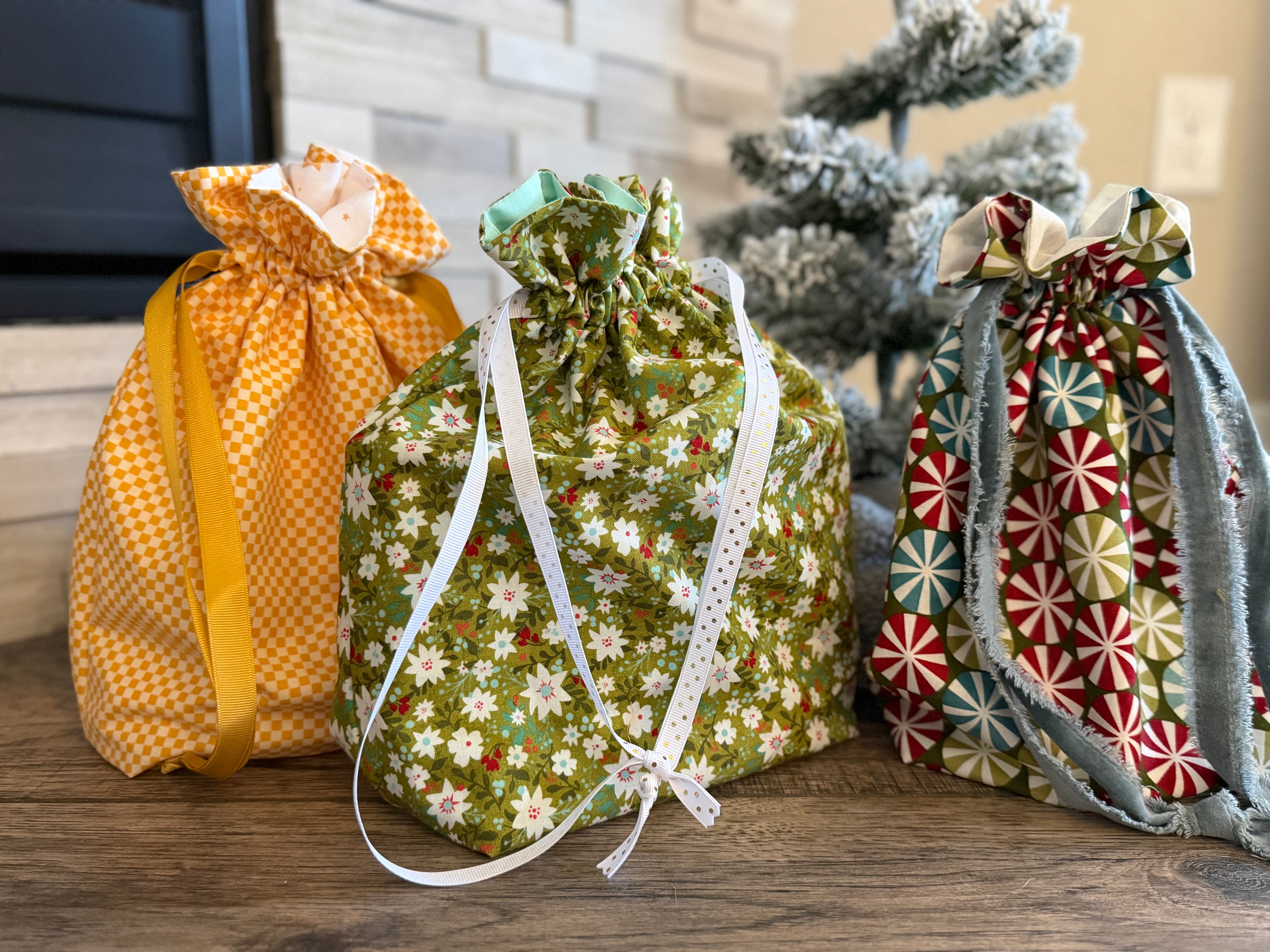 Reusable Lined Drawstring Fabric Gift Bag (Medium) – Moda & Ruby Star Society