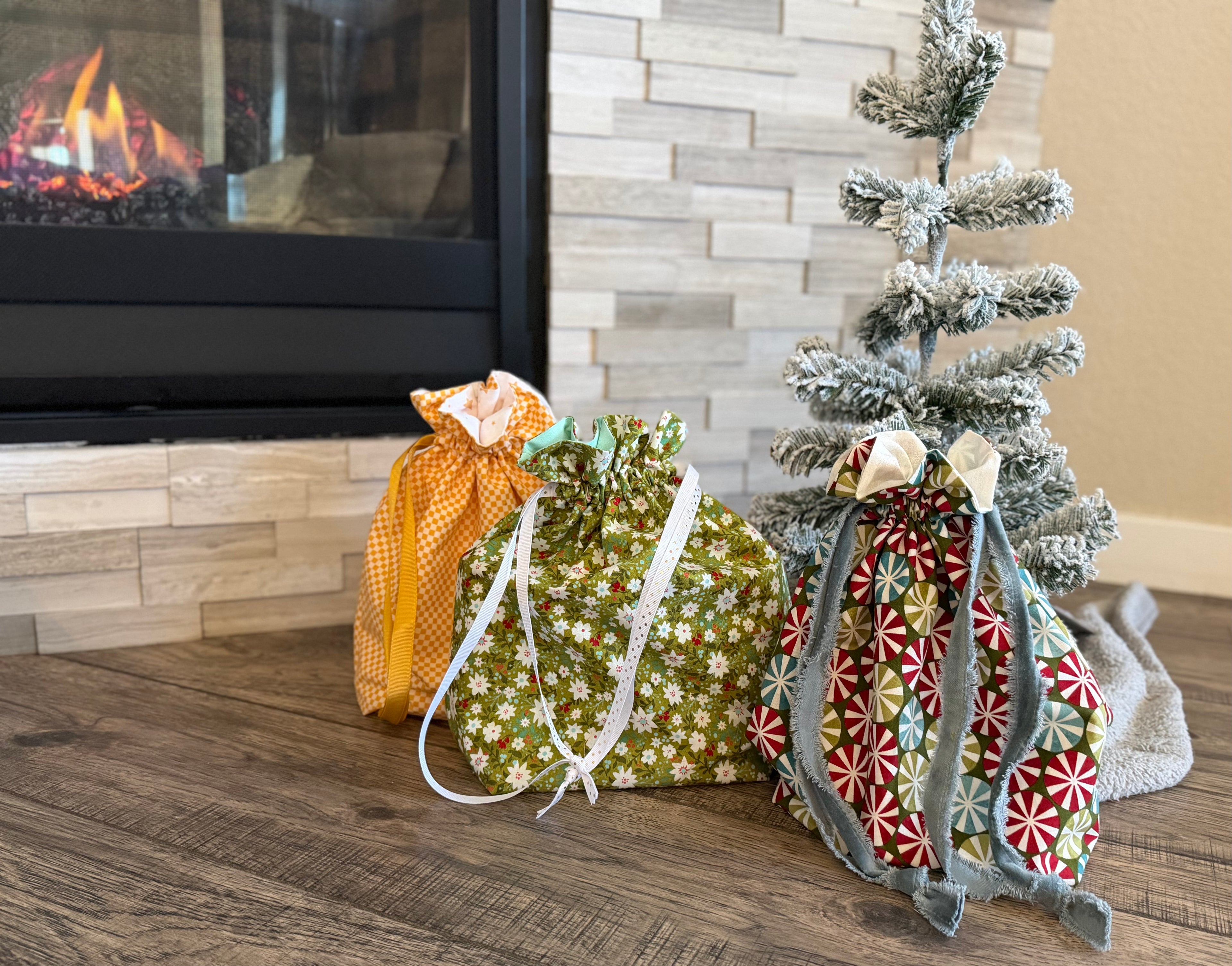 Reusable Lined Drawstring Fabric Gift Bag (Medium) – Moda & Ruby Star Society