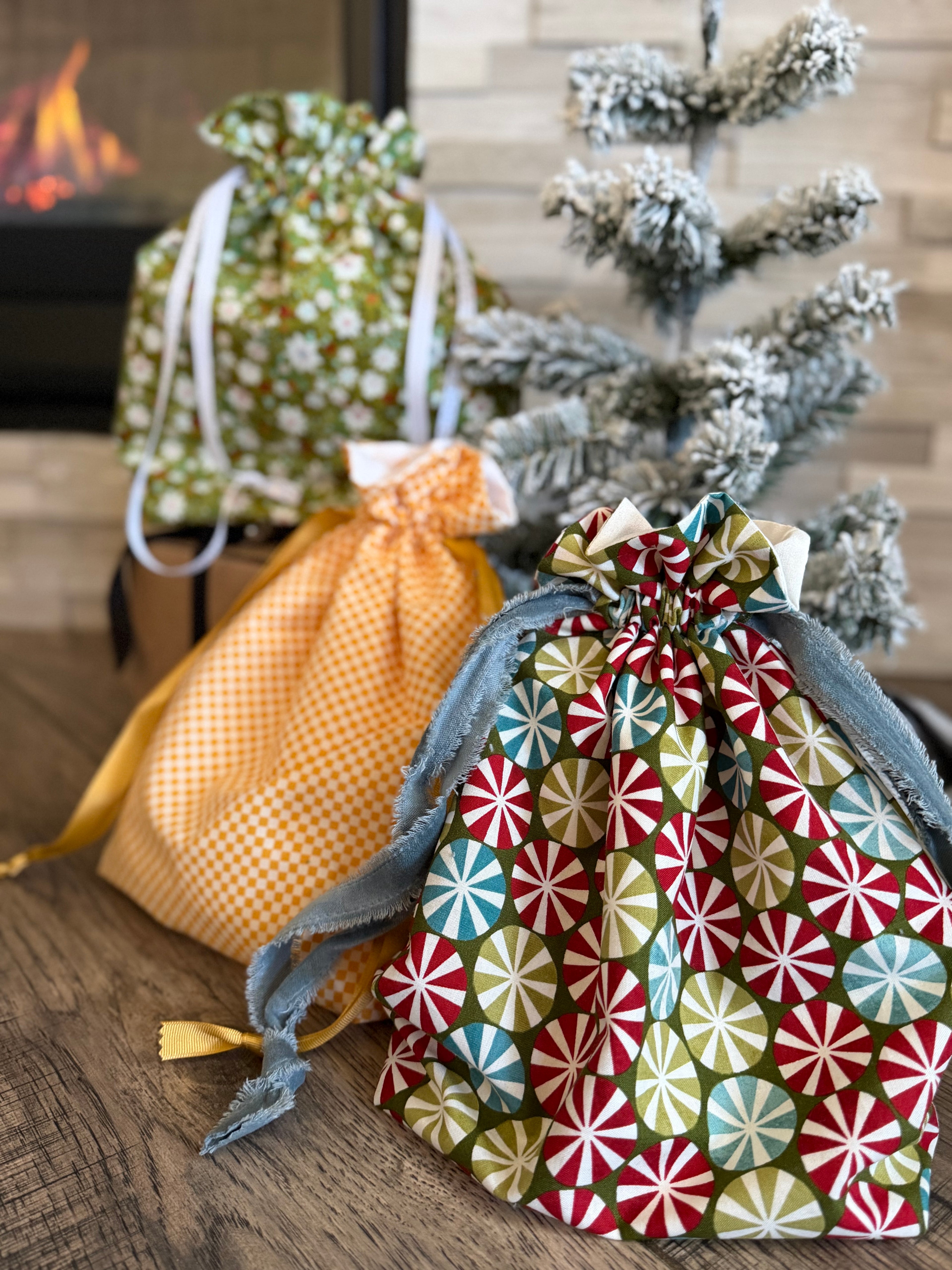 Reusable Lined Drawstring Fabric Gift Bag (Medium) – Moda & Ruby Star Society