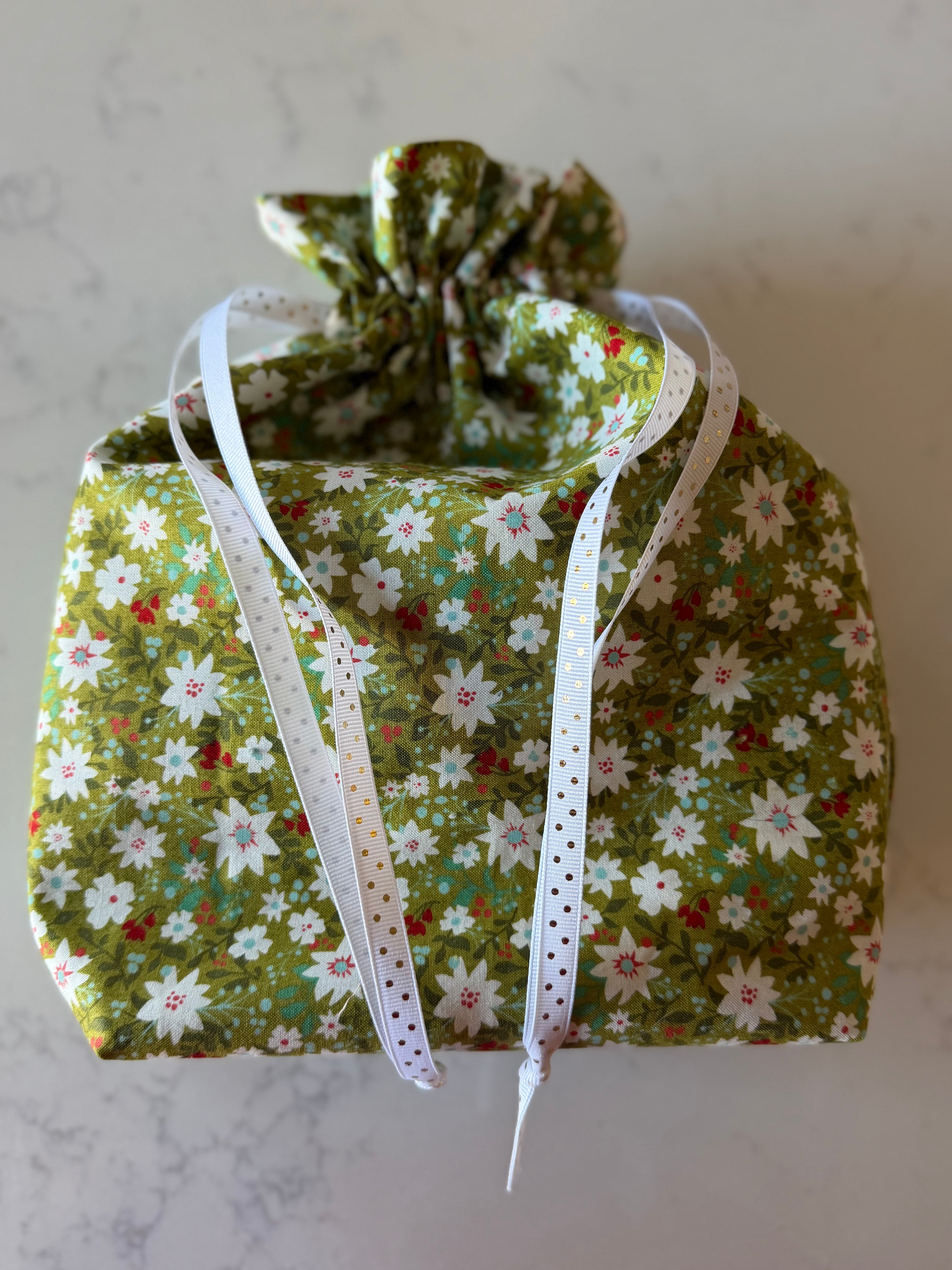 Reusable Lined Drawstring Fabric Gift Bag (Medium) – Moda & Ruby Star Society