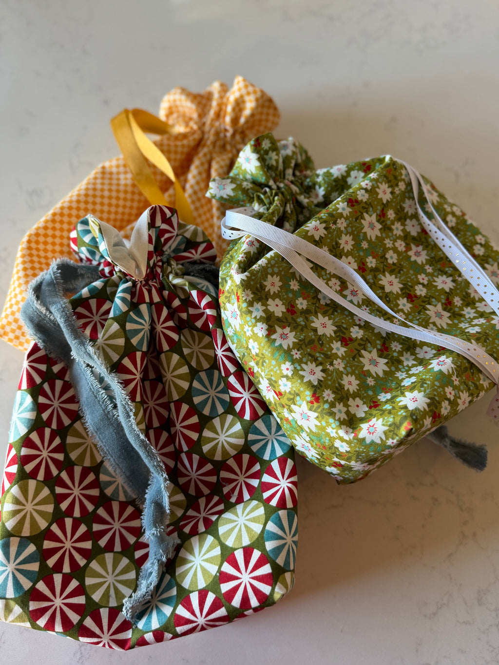 Reusable Lined Drawstring Fabric Gift Bag (Medium) – Moda & Ruby Star Society