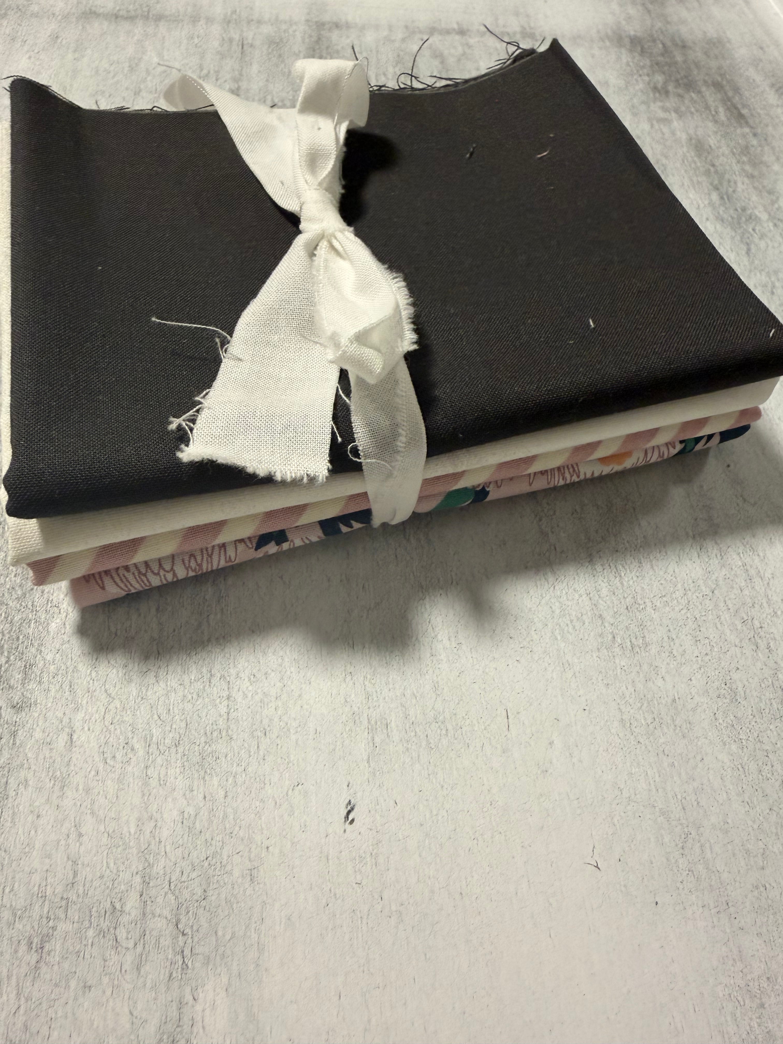 1/4 Yard Bundle Love Letter B | Bella Solid & Love Letter (Copy)