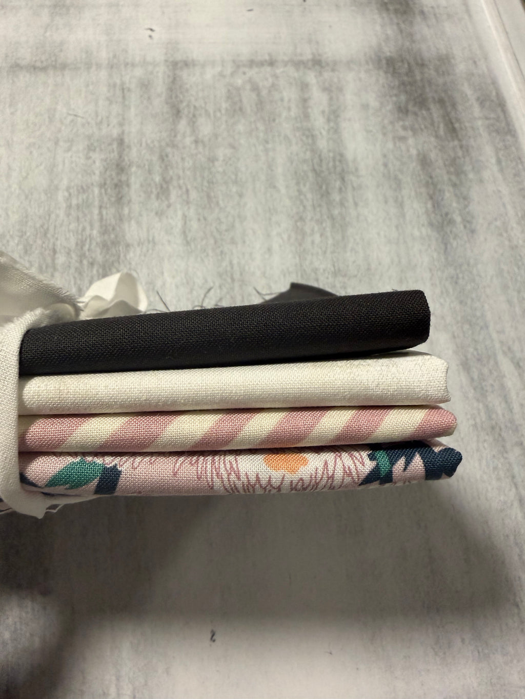 1/4 Yard Bundle Love Letter B | Bella Solid & Love Letter (Copy)