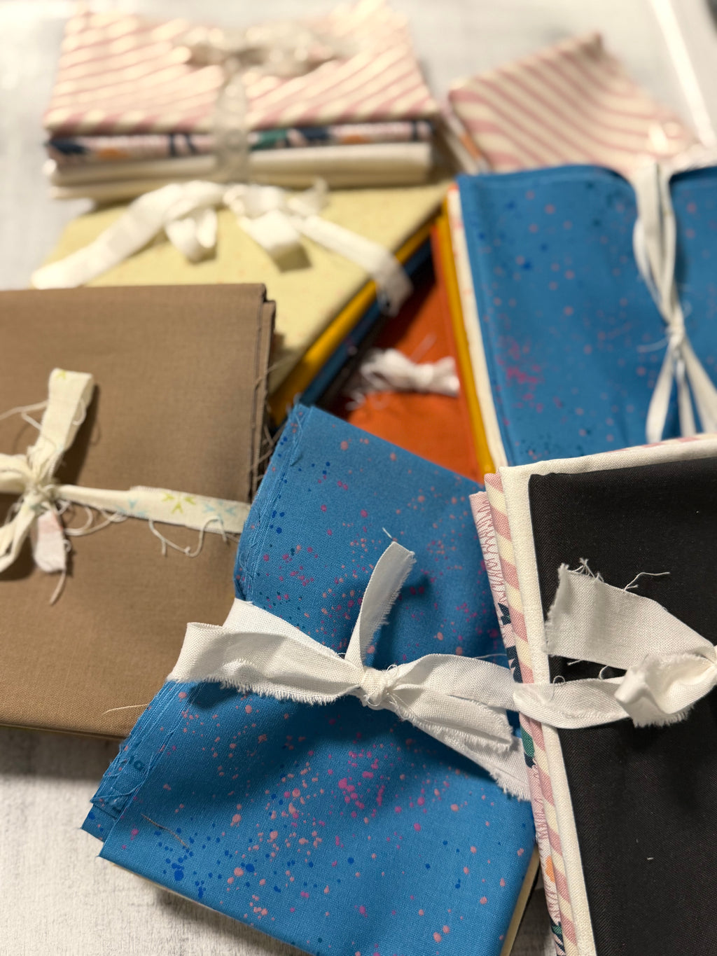 1/4 Yard Bundle Love Letter B | Bella Solid & Love Letter (Copy)