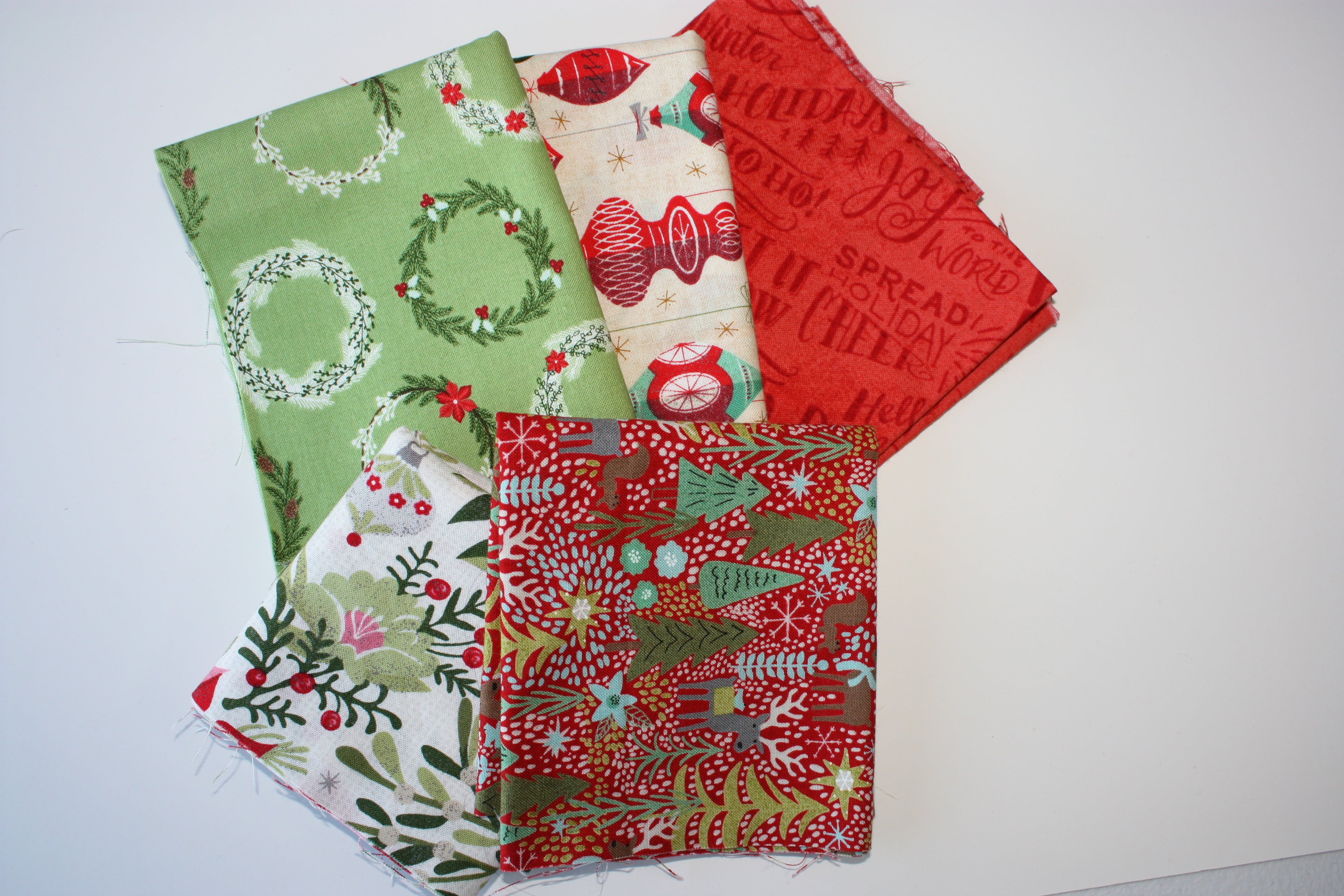 Vintage Christmas Scrap Bag - 5.8oz Holiday Fabric | Designer Scraps| Quilting Cotton