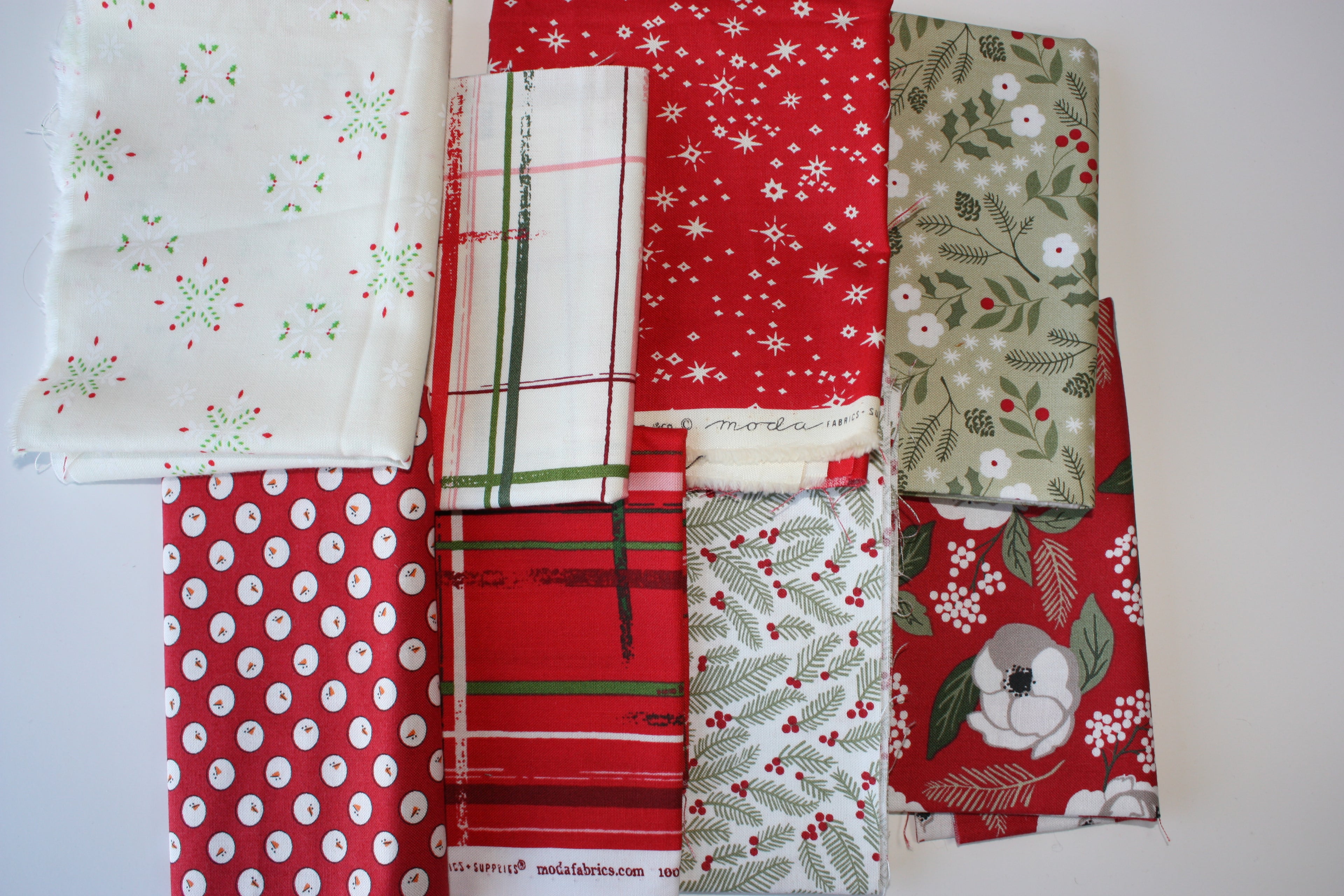 Christmas Morning Scrap Bag - 6oz Holiday Fabric | Designer Scraps| Quilting Cotton