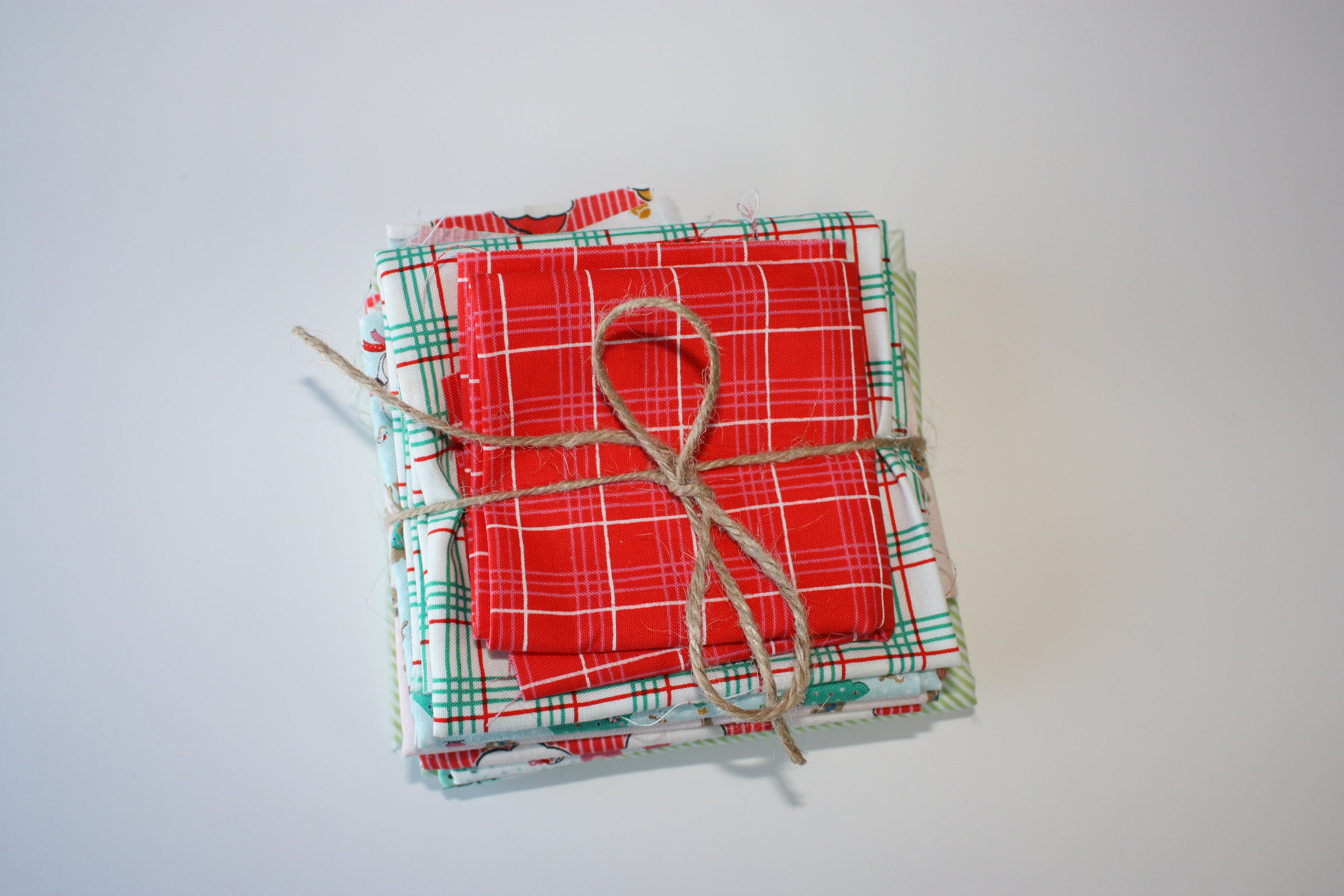 Sweet Christmas Scrap Bag - 7.6 oz Nostalgic Holiday Fabric | Designer Scraps| Quilting Cotton