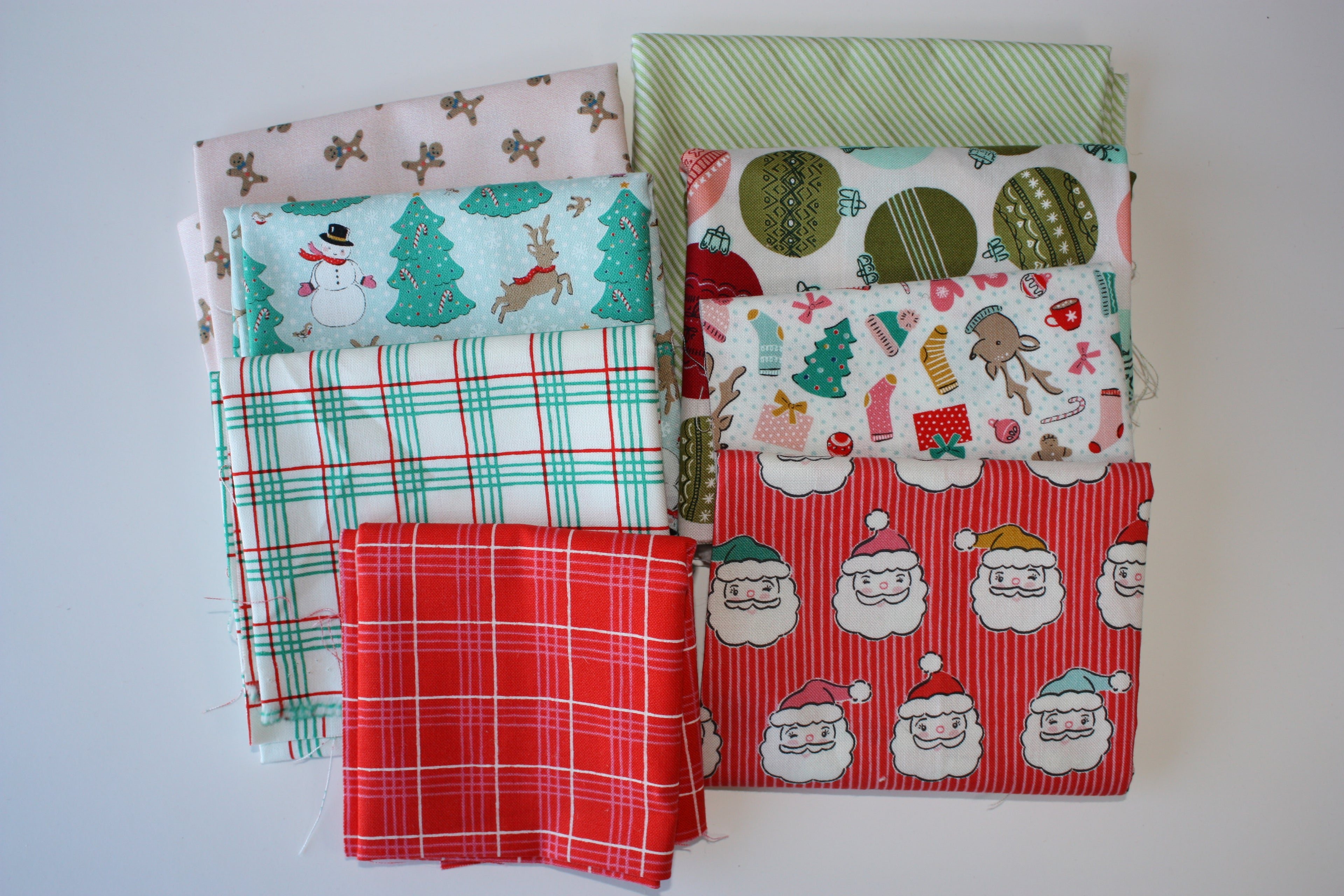 Sweet Christmas Scrap Bag - 7.6 oz Nostalgic Holiday Fabric | Designer Scraps| Quilting Cotton