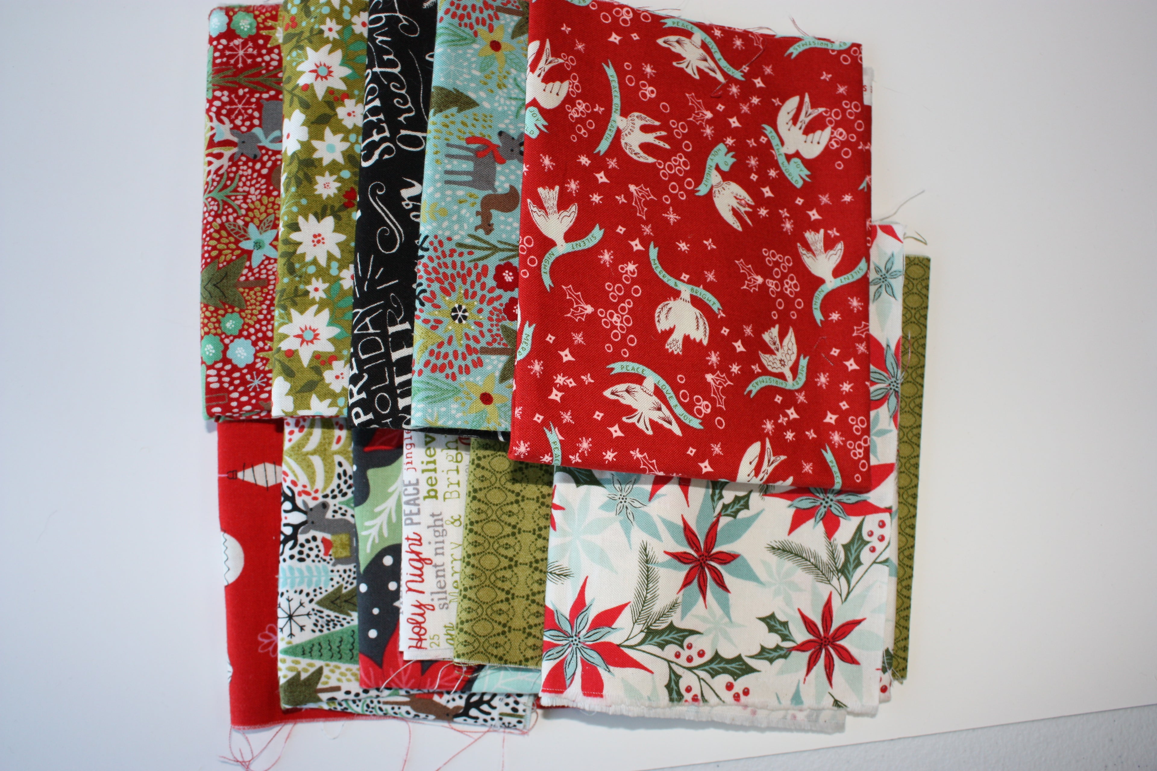 Mixed Christmas Scrap Bag - 8.5oz Holiday Fabric | Designer Scraps| Quilting Cotton